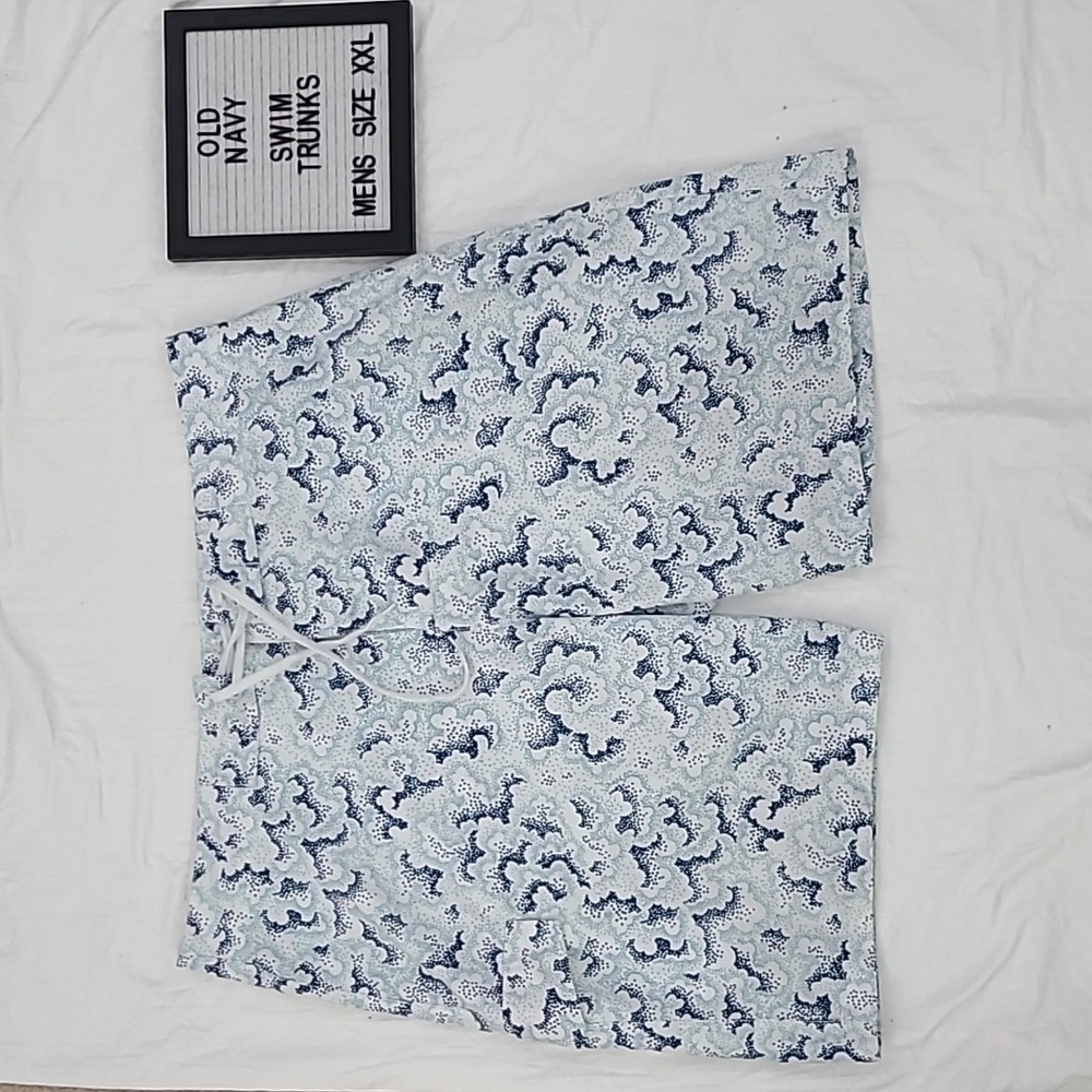 OLD NAVY Swim Trunks XXL Velcro pocket White & Blue